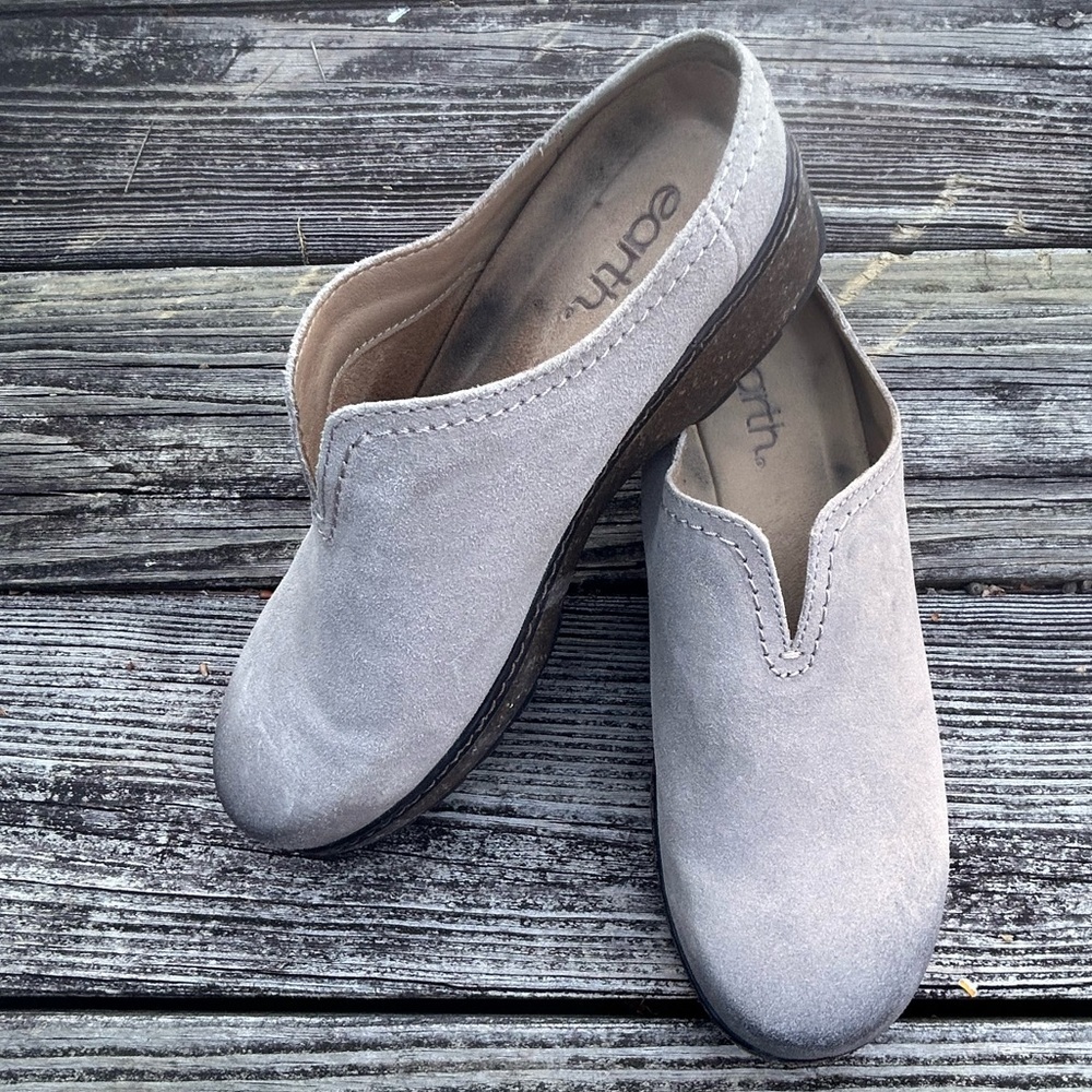 Earth Kolia Suede Clogs Sz 7.5 Taupe Slip On Mule Shoes Womens Boho Minimalist - Picture 2 of 11